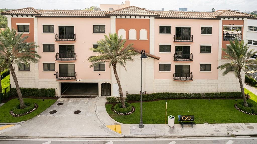 IMAGINE THE OCEAN JUST STEPS AWAY FROM YOUR INCREDIBLE VILLA APARTMENT ALONG FORT LAUDERDALES FAMED A1A. THIS LAVISH 2000SF UNIT CONSISTS OF ONLY THE VERY BEST! A DREAM KITCHEN FEATURING PROFESSIONAL GRADE KITCHENAID APPLIANCES INCLUDING A 6 BURNER GAS RANGE, AN EXPANSIVE LIVING AREA WITH DINING ROOM AND LARGE DEN THAT CAN EASILY BE USED AS A BEDROOM, LARGE LAUNDRY ROOM AND SPA LEVEL BATHROOMS. ASSIGNED COVERED AND GATED PARKING, BRAND NEW OUTDOOR KITCHEN AND LOUNGE FEATURES 2 GAS GRILLS, BRAND NEW FURNISHINGS, OVER 300 SF COVERED PATIO. ONLY 4 UNITS PER FLOOR ENSURES YOULL LIVE IN QUIET SURROUNDINGS. JUST A FEW BLOCK TO WORLD RENOWED LAUDERDALE BY THE SEA. PETS ARE WELCOME. RAPID APPROVAL! NO HOA! SHORT TERM ACCOMMODATIONS AVAILABLE.