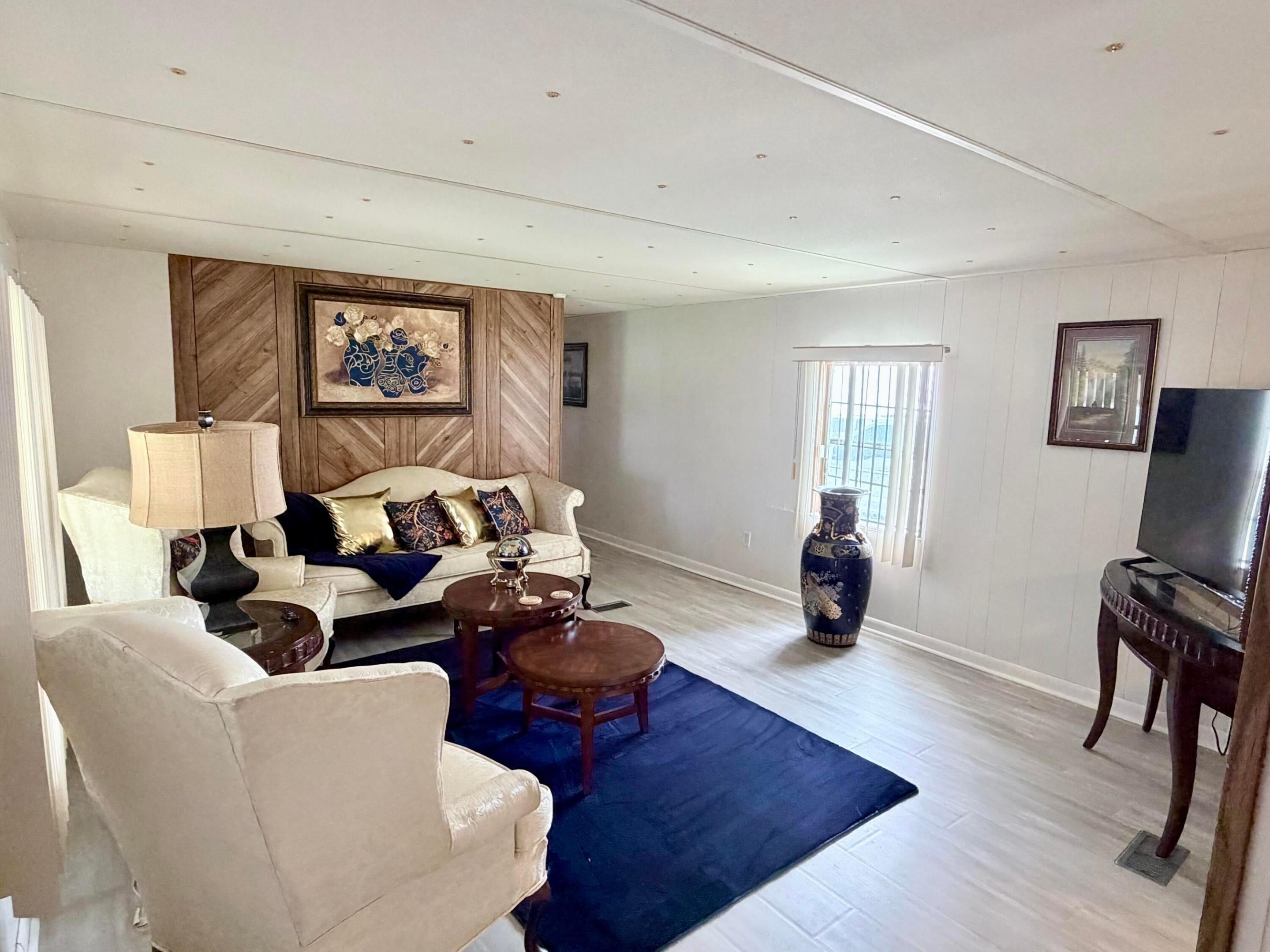 1404 HUNTER Road