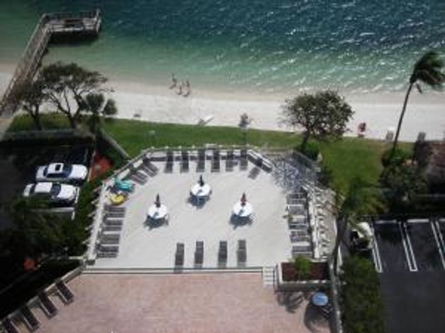 Beautiful view of the city from this immaculate condo. Great Bldg. offers lots of amenities, including private beach and mooring for a small boat. Just 10 minutes from downtown WPB airport, hospitals, shopping and beach. Ready to move in. Must see it!!