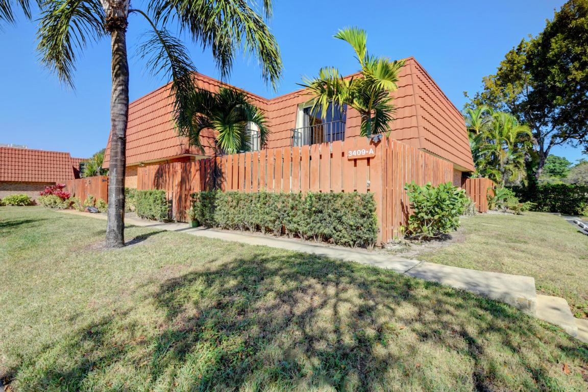 Elegant 2 bed/ 2.5 bath townhouse in the desirable Spanish Wells, Delray Beach. Enjoy spacious living with modern amenities. Updated kitchen, and private fenced in courtyard. Freshly painted and brane new vinyl flooring on the 2nd floor. Community offers pool, tennis, and clubhouse. Close to beaches, shops, and the famous Atlantic Ave. *basic cable included in rent.