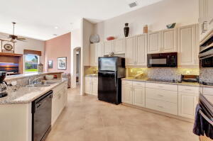 CASCADE LAKES - Residential