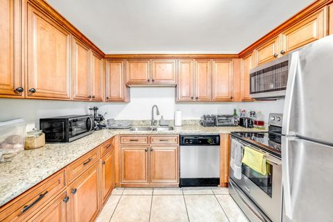 810 Lake Shore Dr 40 Lake Park FL 33403