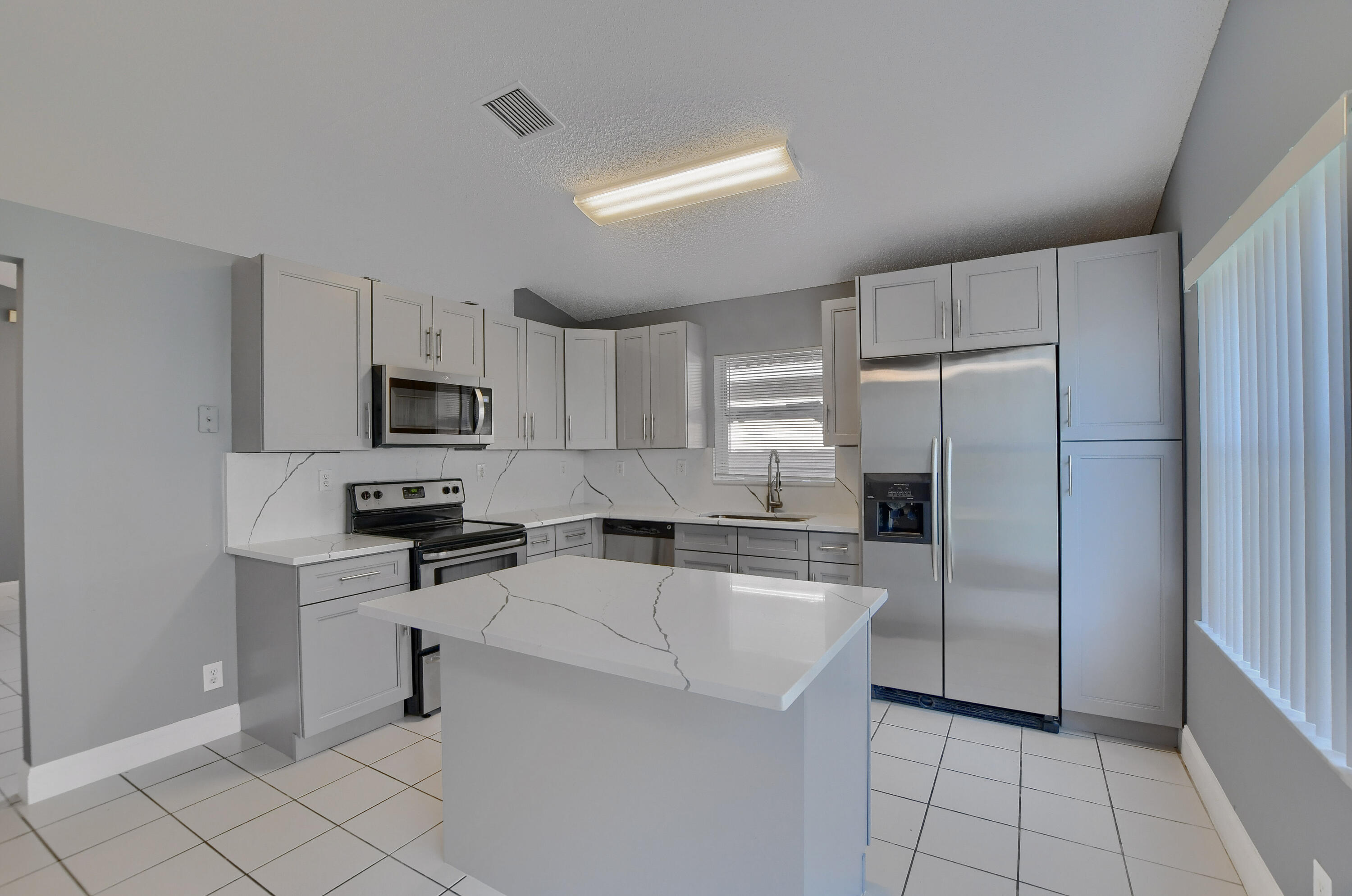 meadow lakes - Residential Lease