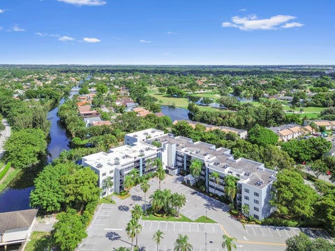 Tiny photo for 1021 Mockingbird Lane #415, Plantation, FL 33324 (MLS # B26085955)