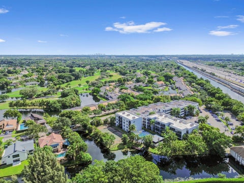 Tiny photo for 1021 Mockingbird Lane #415, Plantation, FL 33324 (MLS # B26085955)