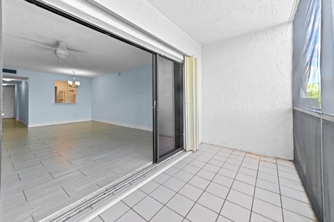 Tiny photo for 1021 Mockingbird Lane #415, Plantation, FL 33324 (MLS # B26085955)