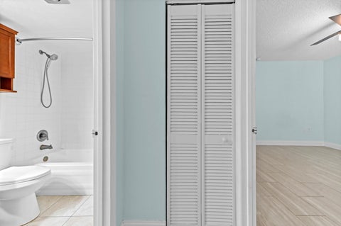 Tiny photo for 1021 Mockingbird Lane #415, Plantation, FL 33324 (MLS # B26085955)