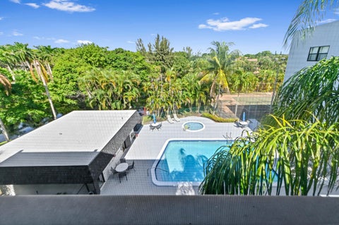 Tiny photo for 1021 Mockingbird Lane #415, Plantation, FL 33324 (MLS # B26085955)