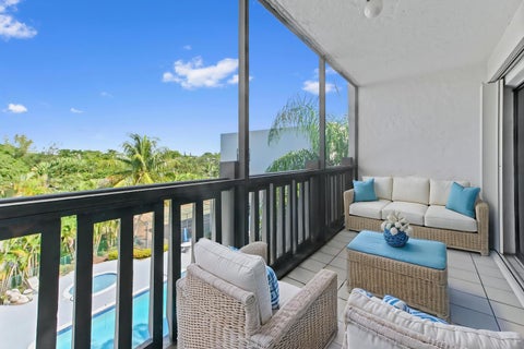 Tiny photo for 1021 Mockingbird Lane #415, Plantation, FL 33324 (MLS # B26085955)