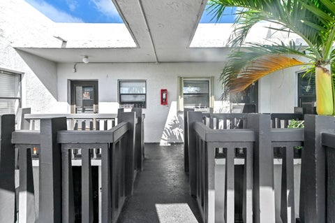 Tiny photo for 1021 Mockingbird Lane #415, Plantation, FL 33324 (MLS # B26085955)