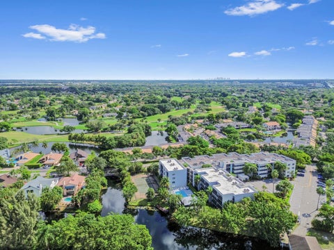 Tiny photo for 1021 Mockingbird Lane #415, Plantation, FL 33324 (MLS # B26085955)