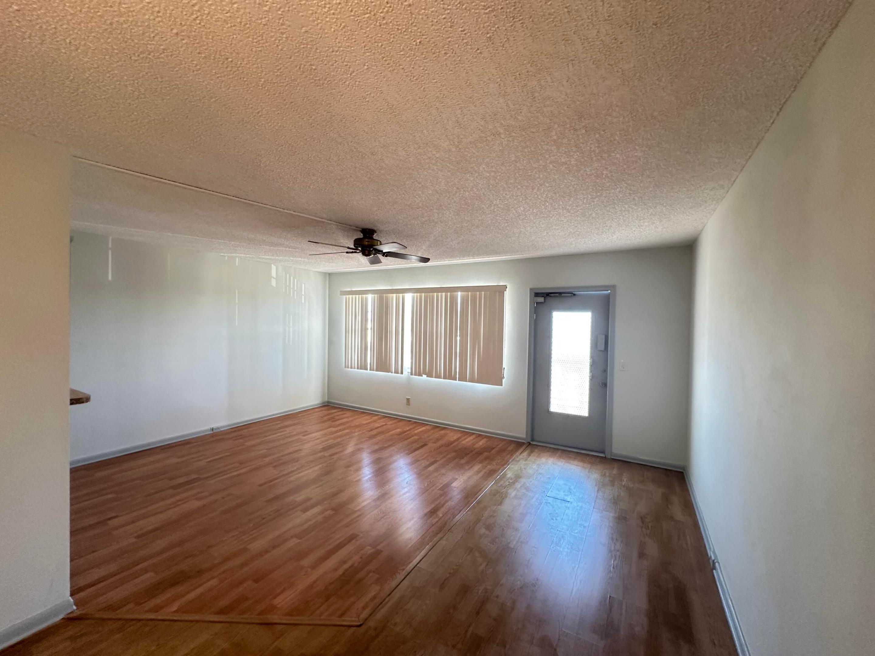 SOUTHAMPTON CONDO - Residential