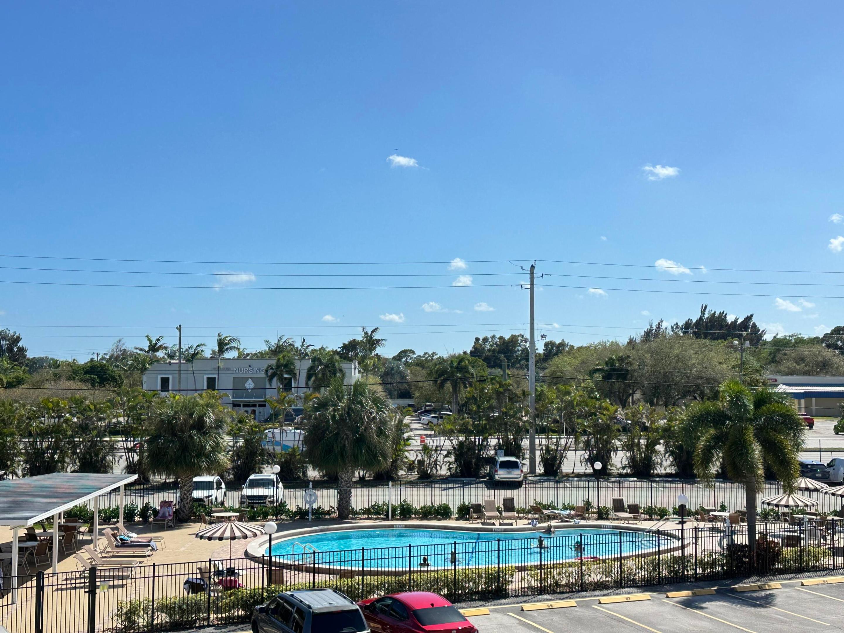 SOUTHAMPTON CONDO - Residential