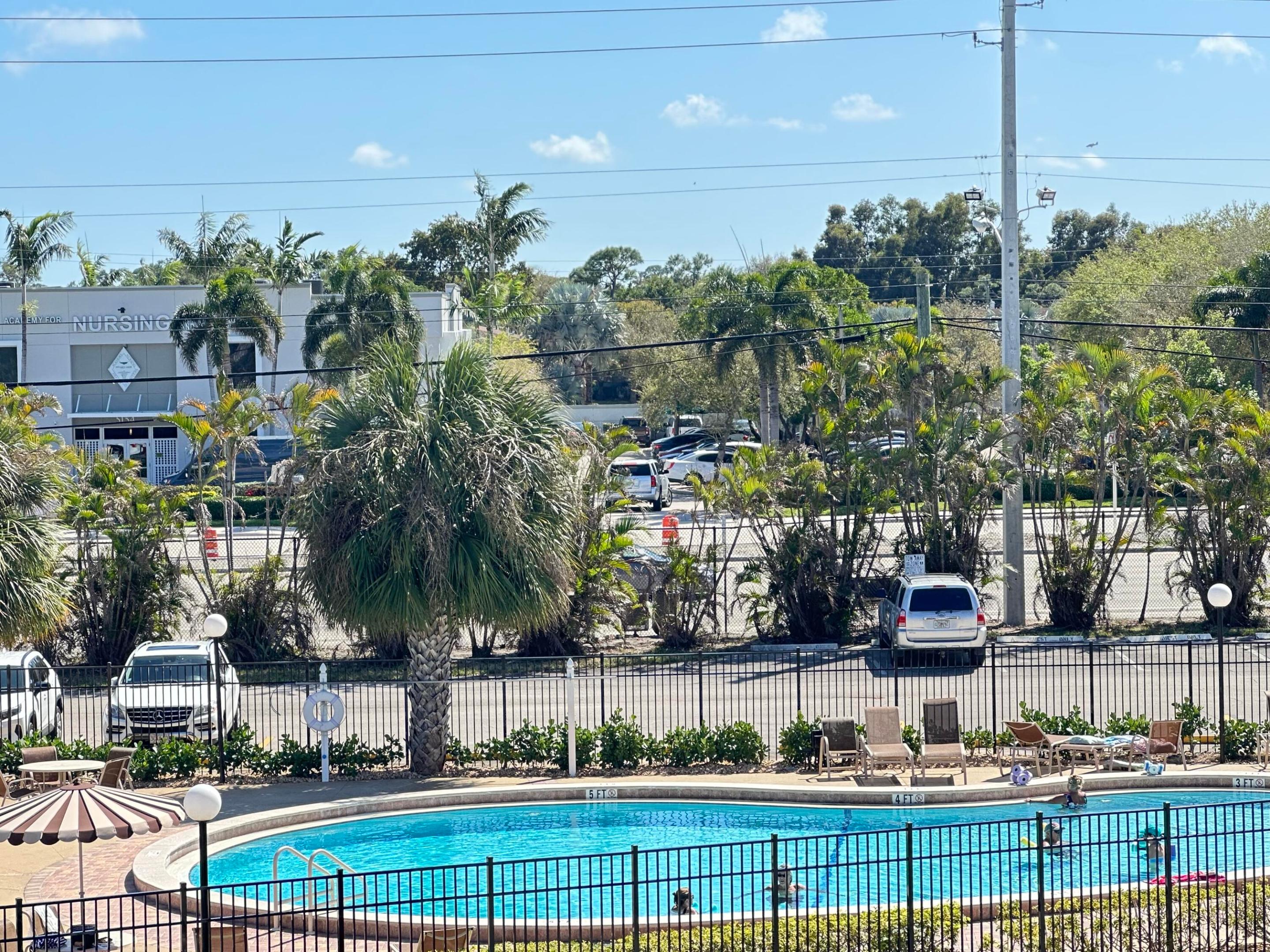 SOUTHAMPTON CONDO - Residential