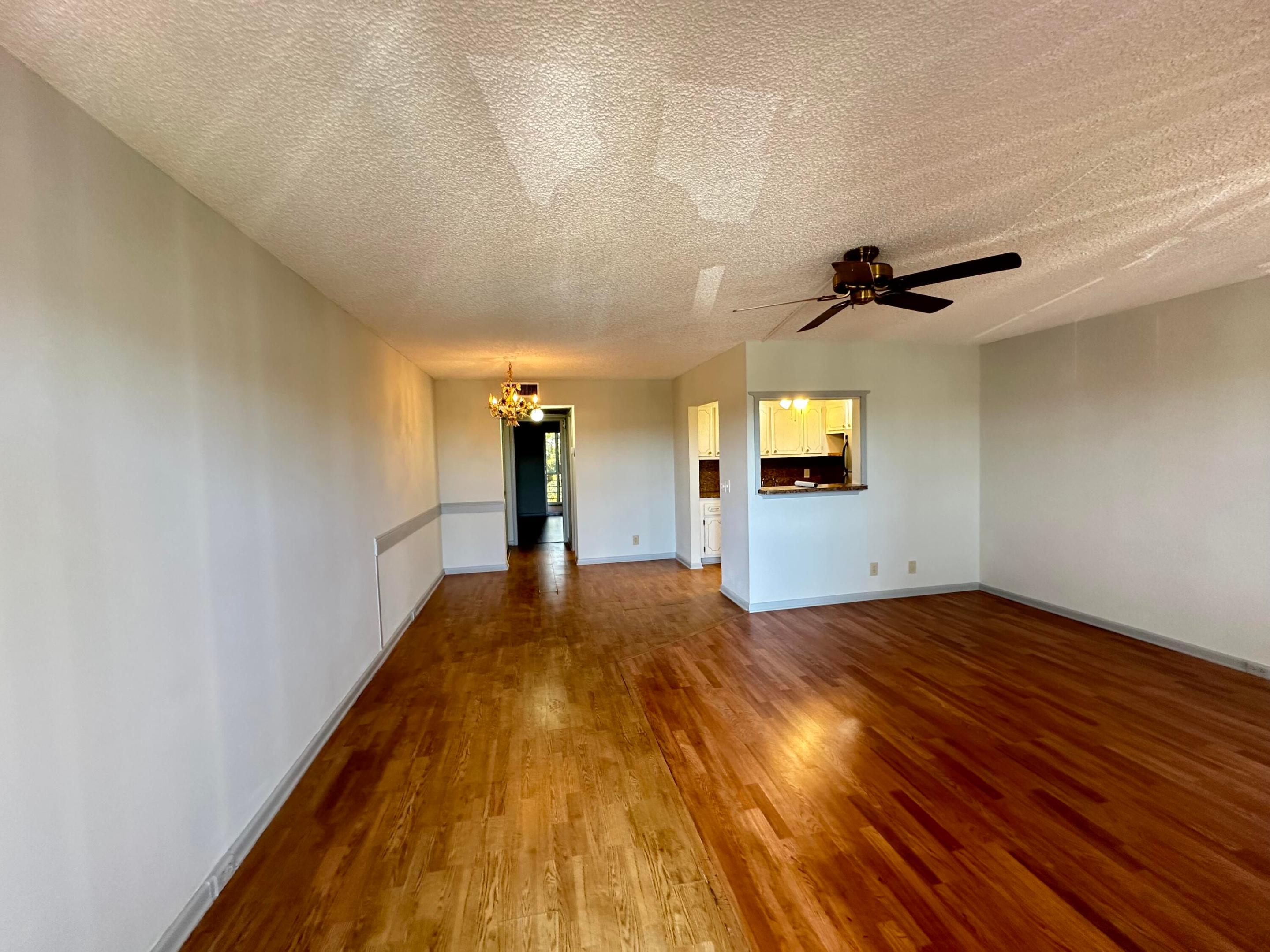 SOUTHAMPTON CONDO - Residential