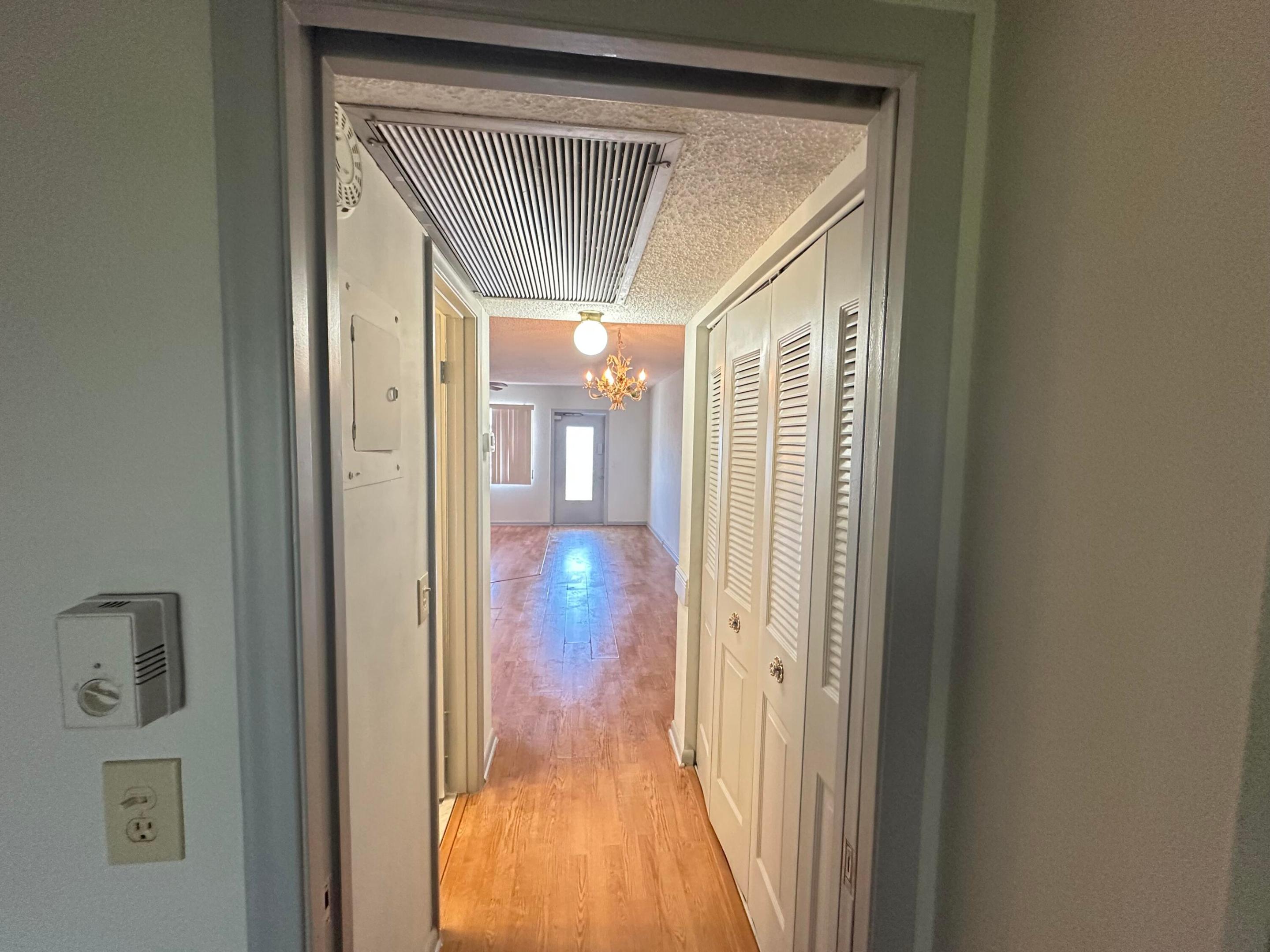 SOUTHAMPTON CONDO - Residential