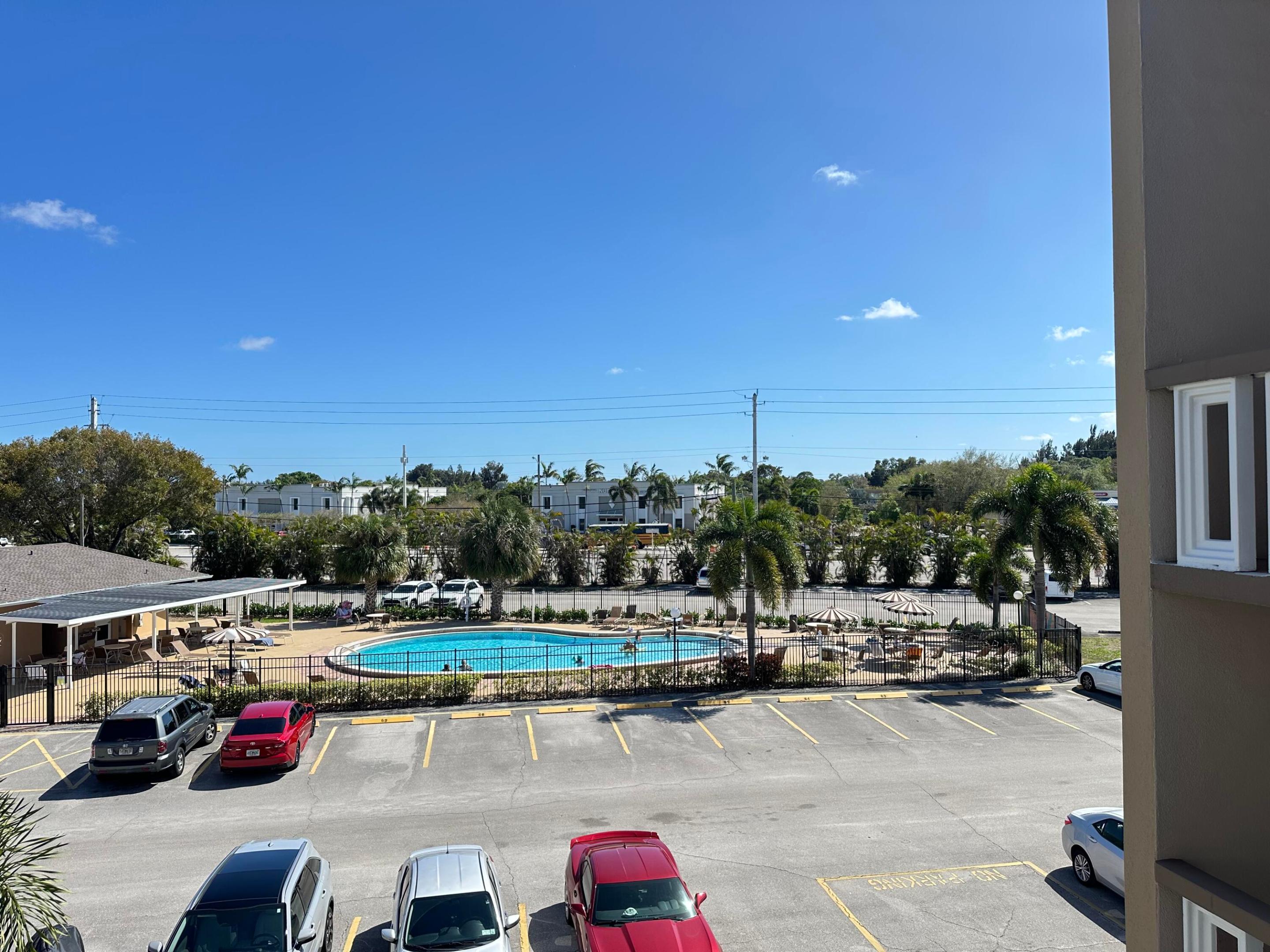 SOUTHAMPTON CONDO - Residential