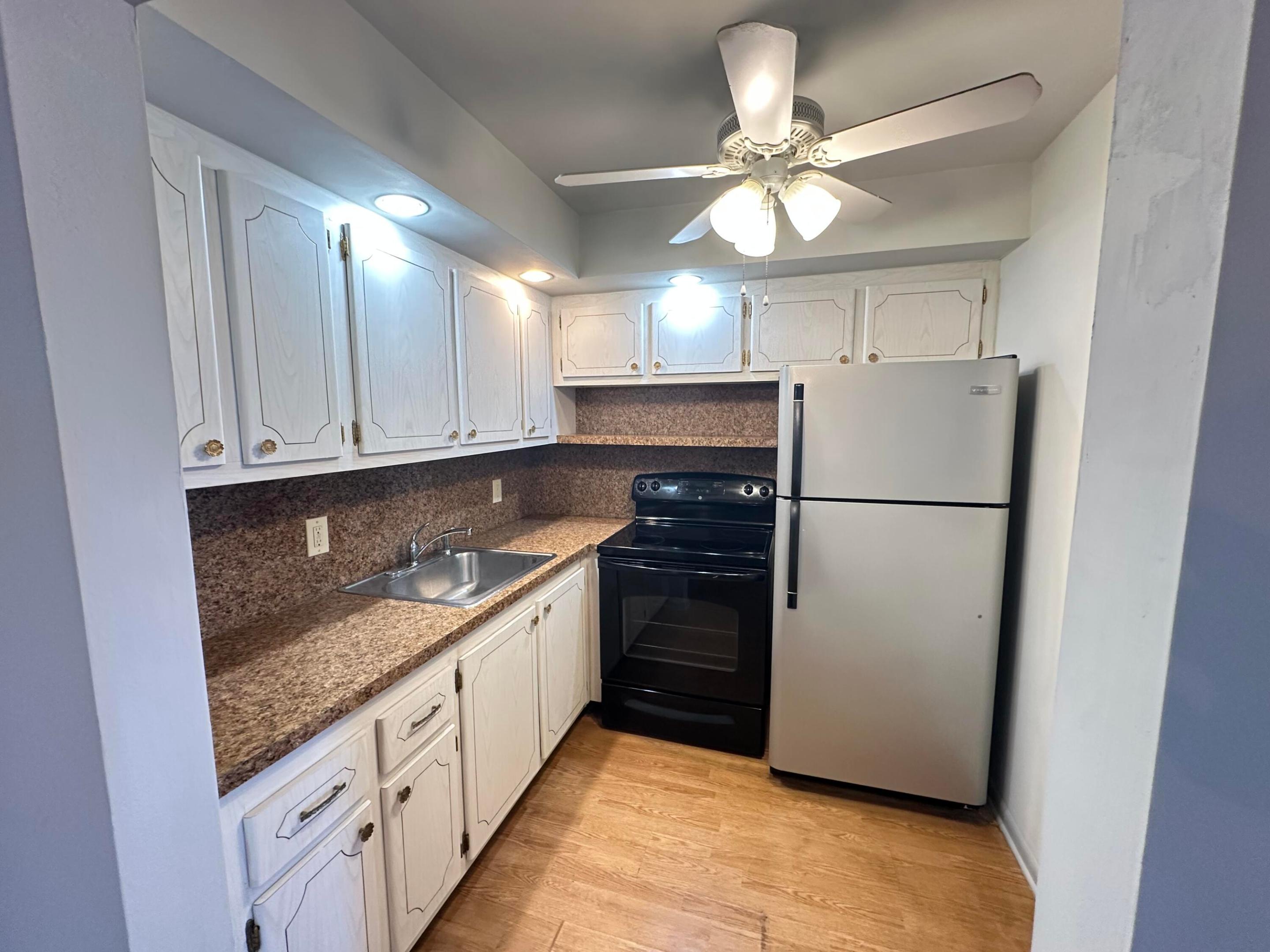 SOUTHAMPTON CONDO - Residential