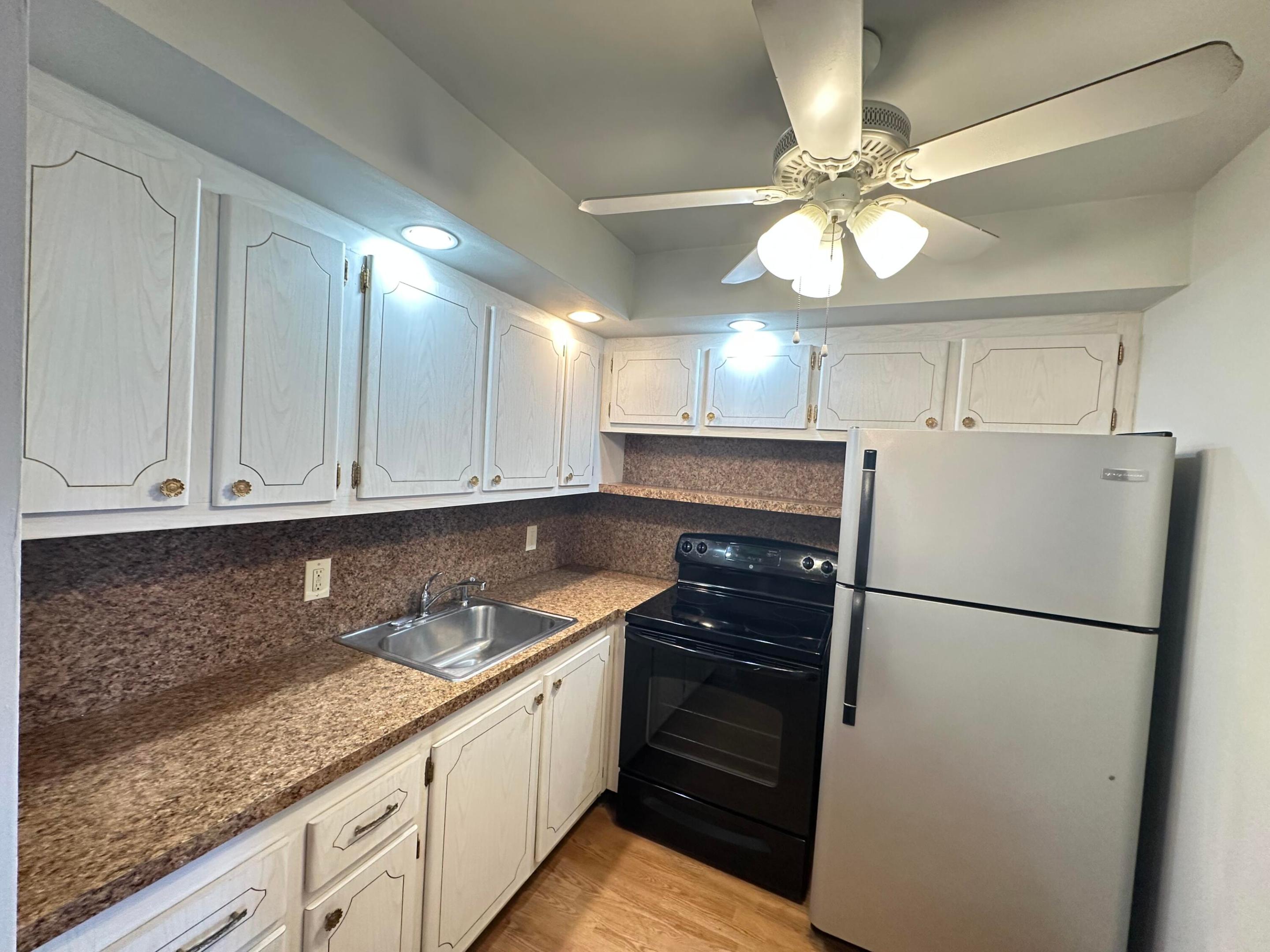 SOUTHAMPTON CONDO - Residential