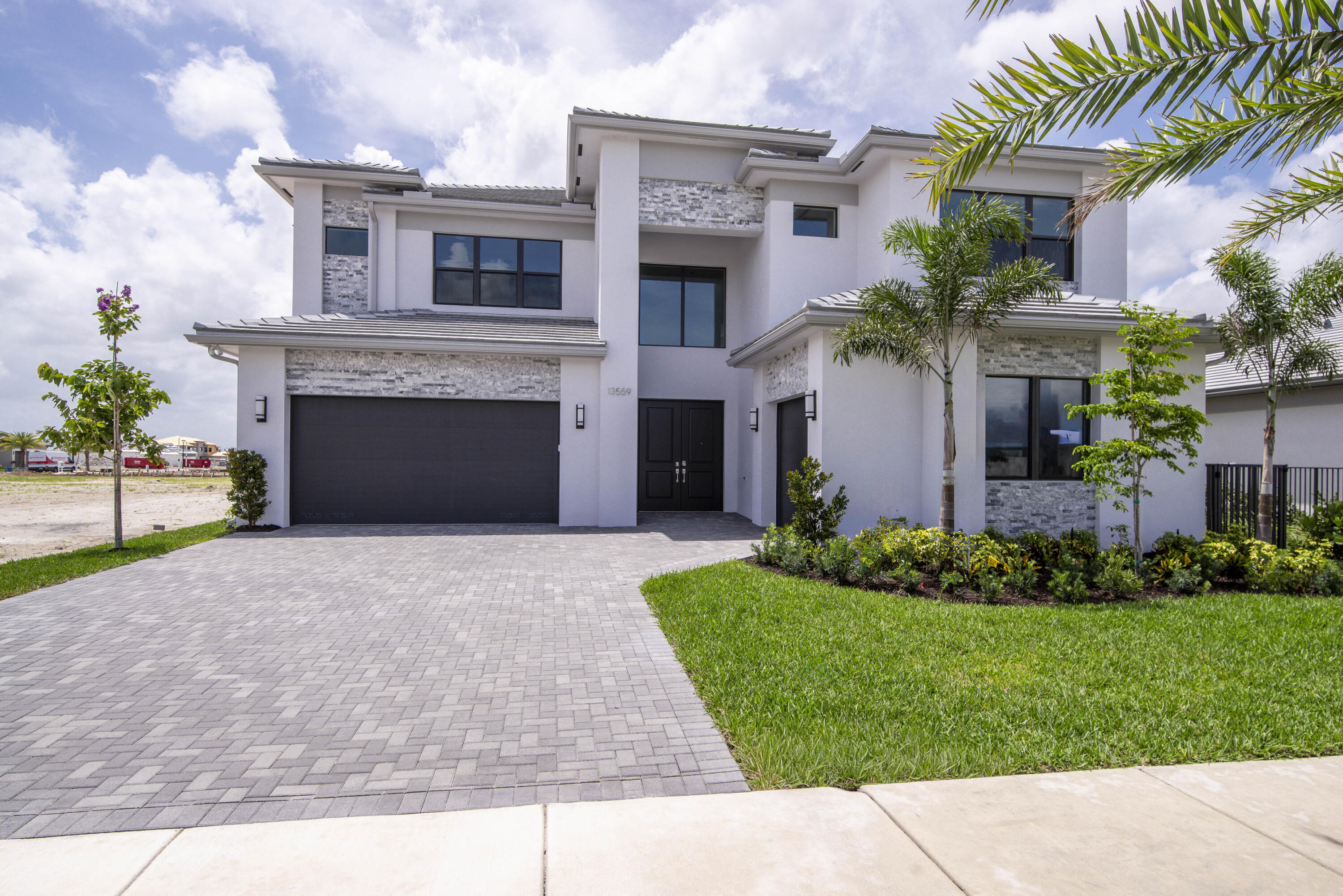 13559 Nesting Pines Way