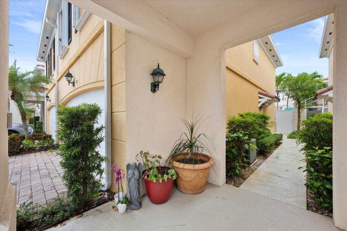 11 Live Oak Circle 11