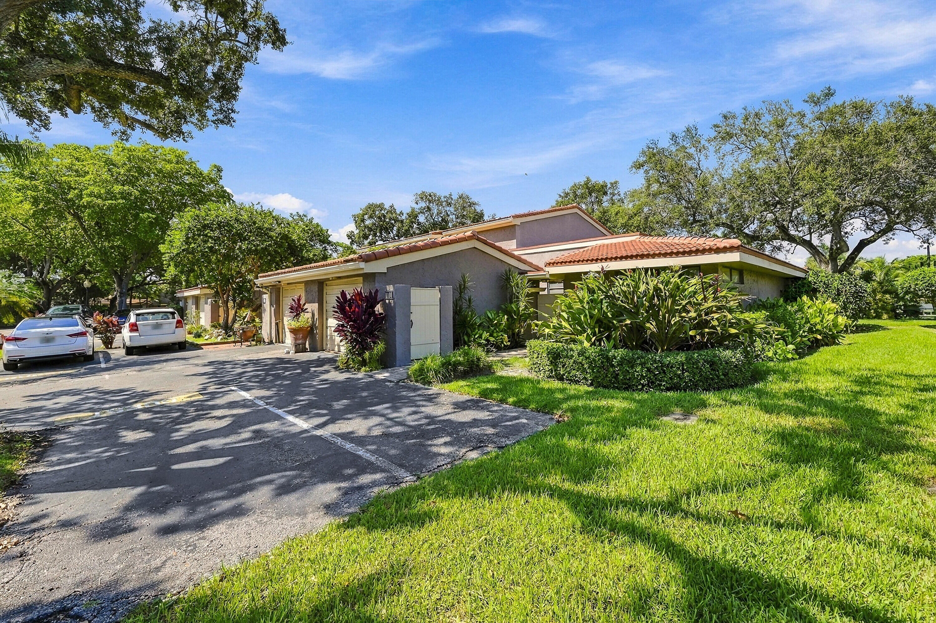 1101 SAINT ANDREWS Road 4