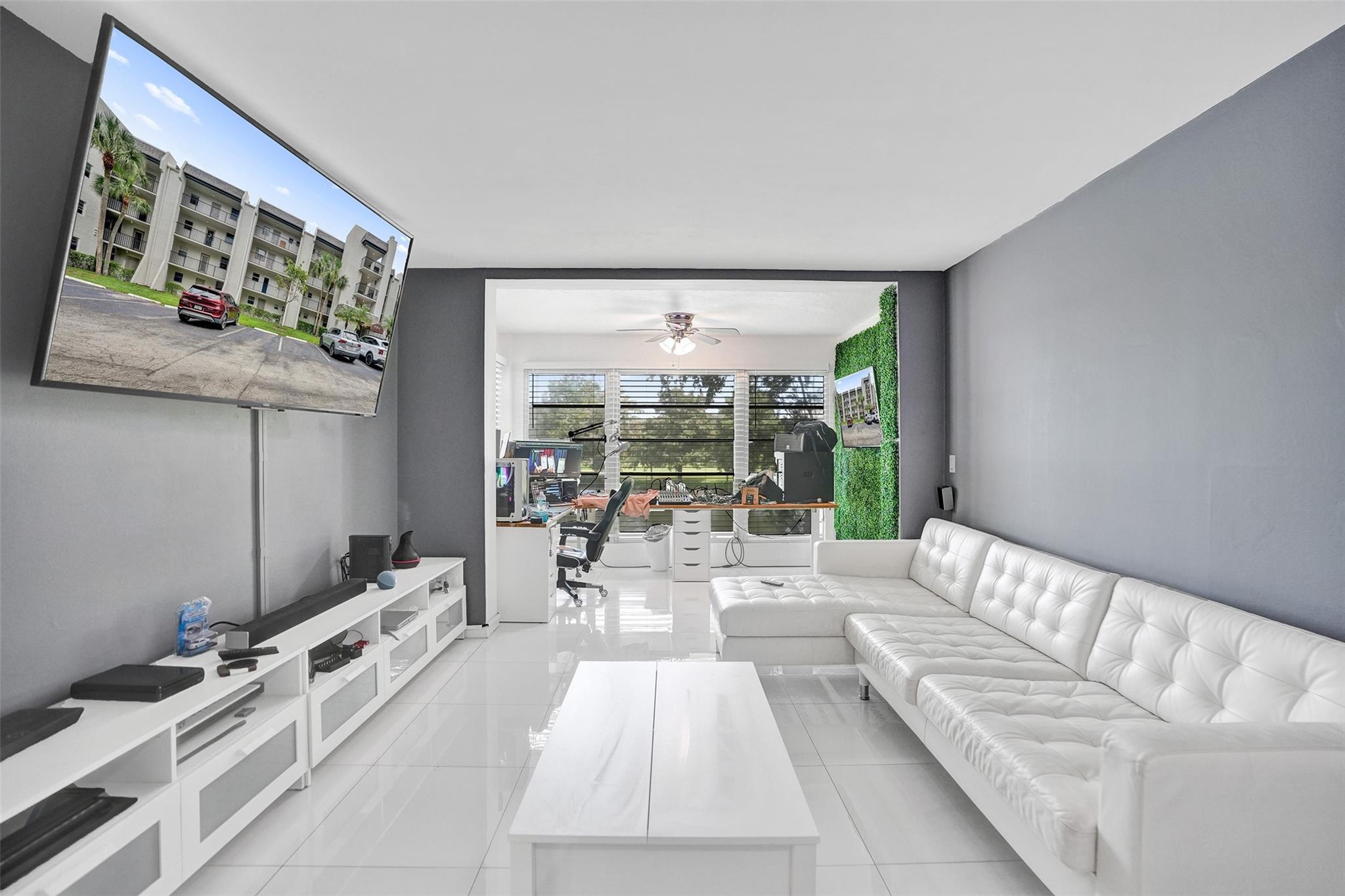 9235 Lagoon Pl 207