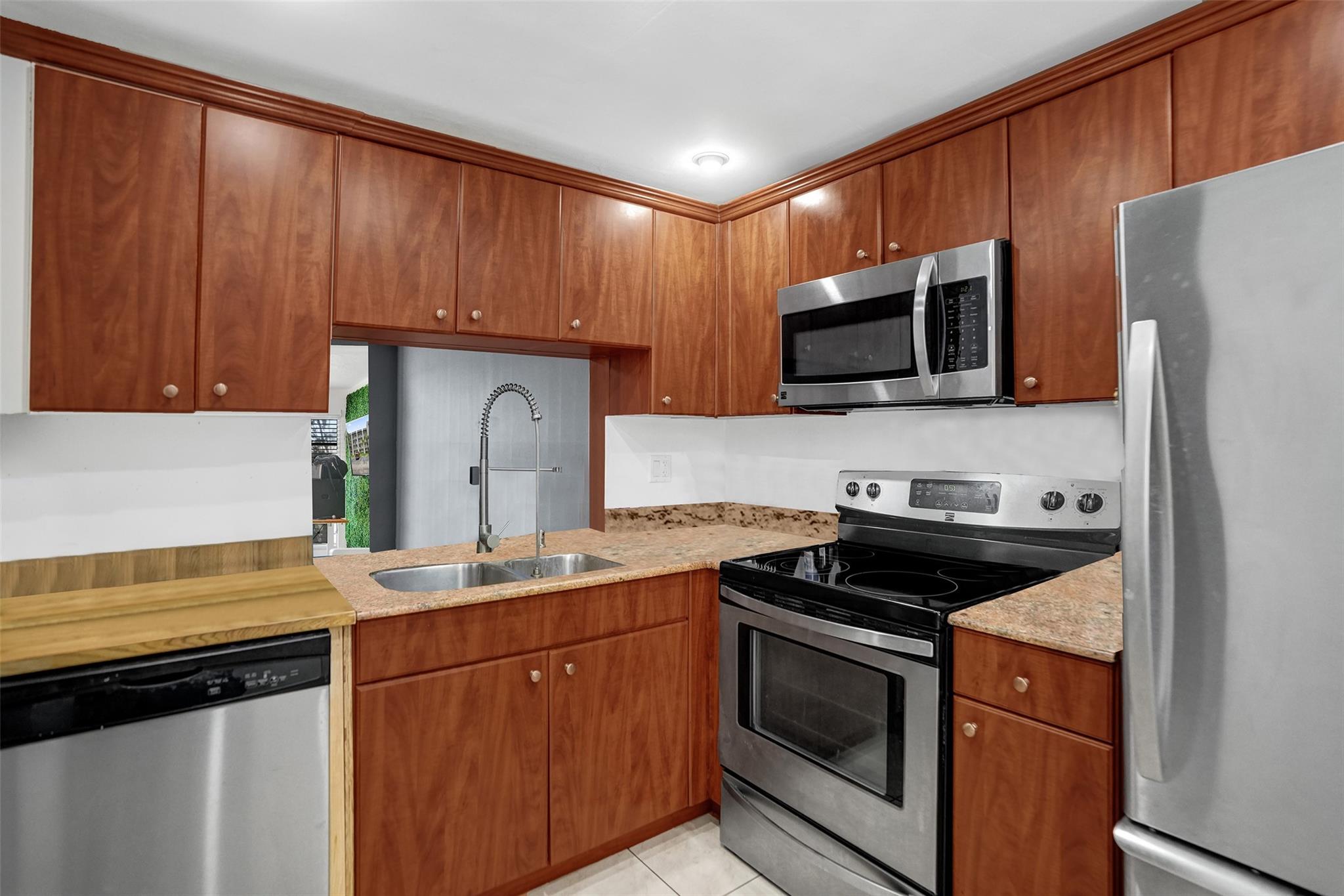 LAGOON PLACE - Residential