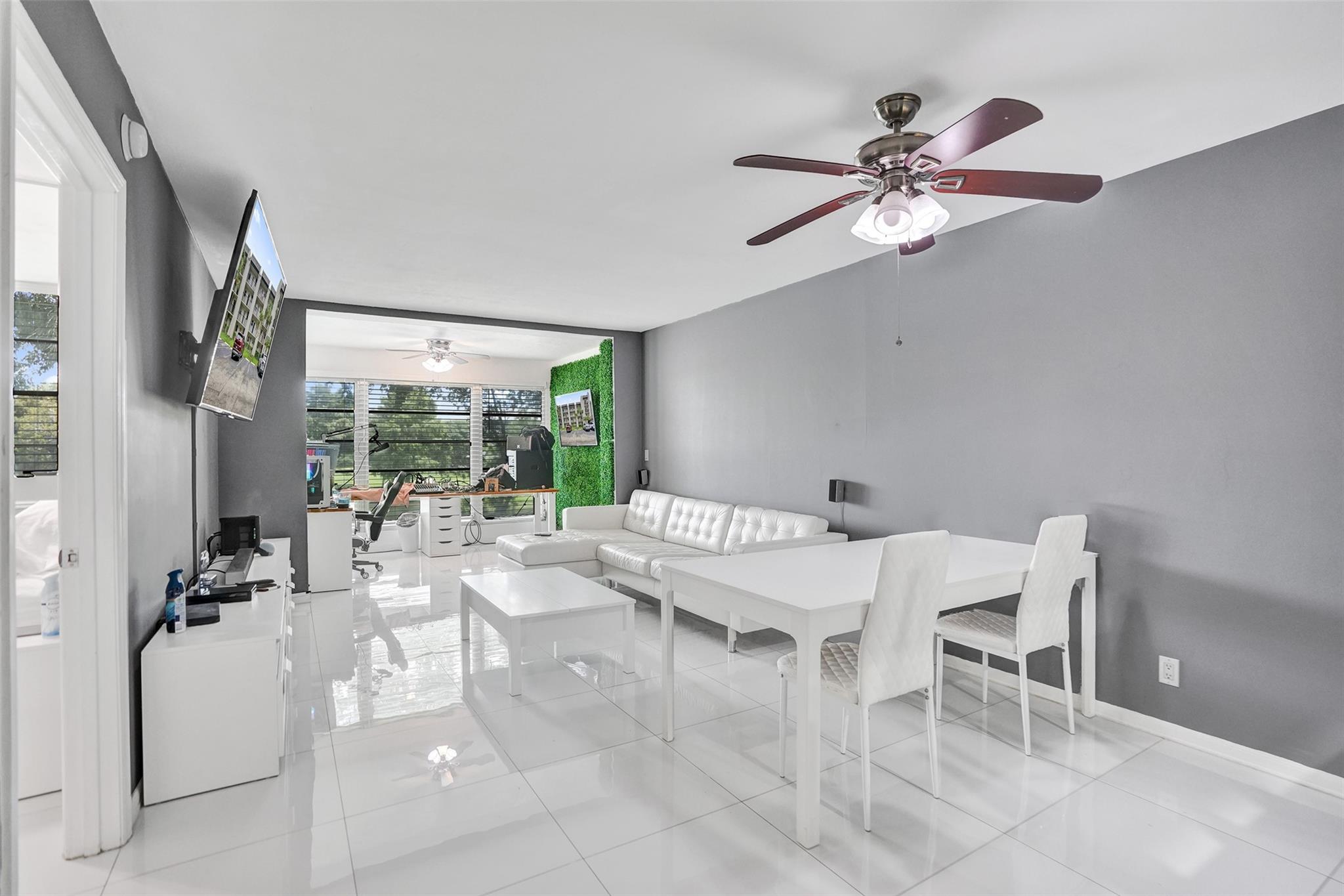 9235 Lagoon Pl 207