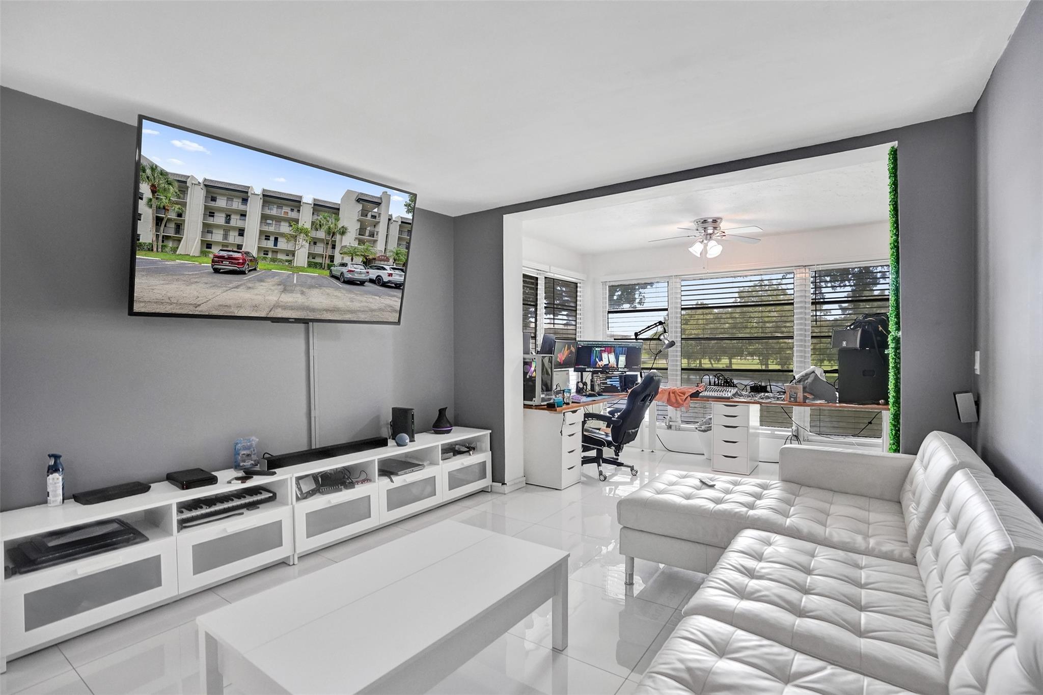 9235 Lagoon Pl 207