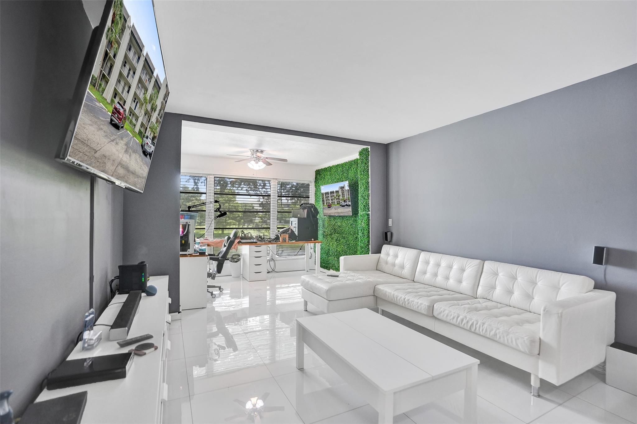 9235 Lagoon Pl 207