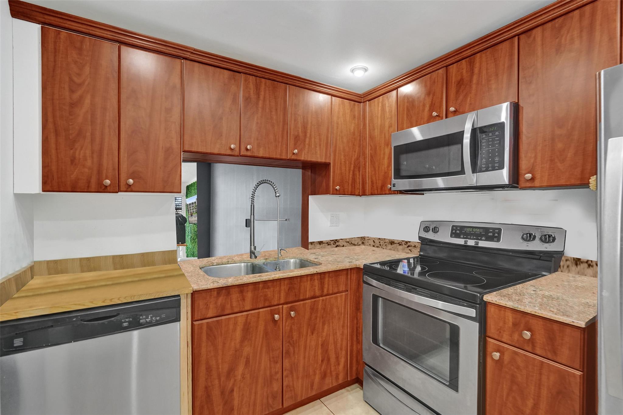 LAGOON PLACE - Residential