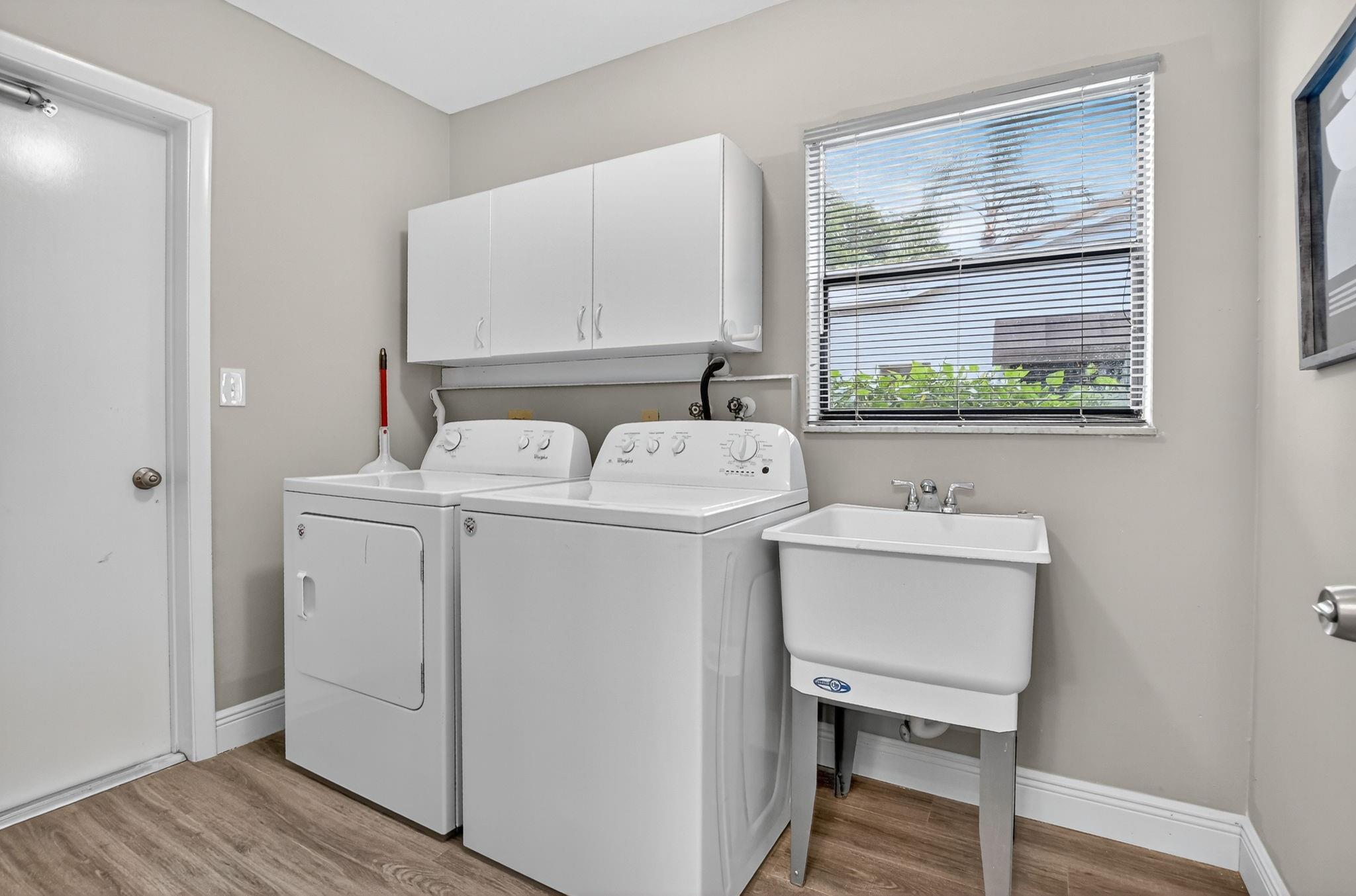 THE TOWNEHOMES - Residential