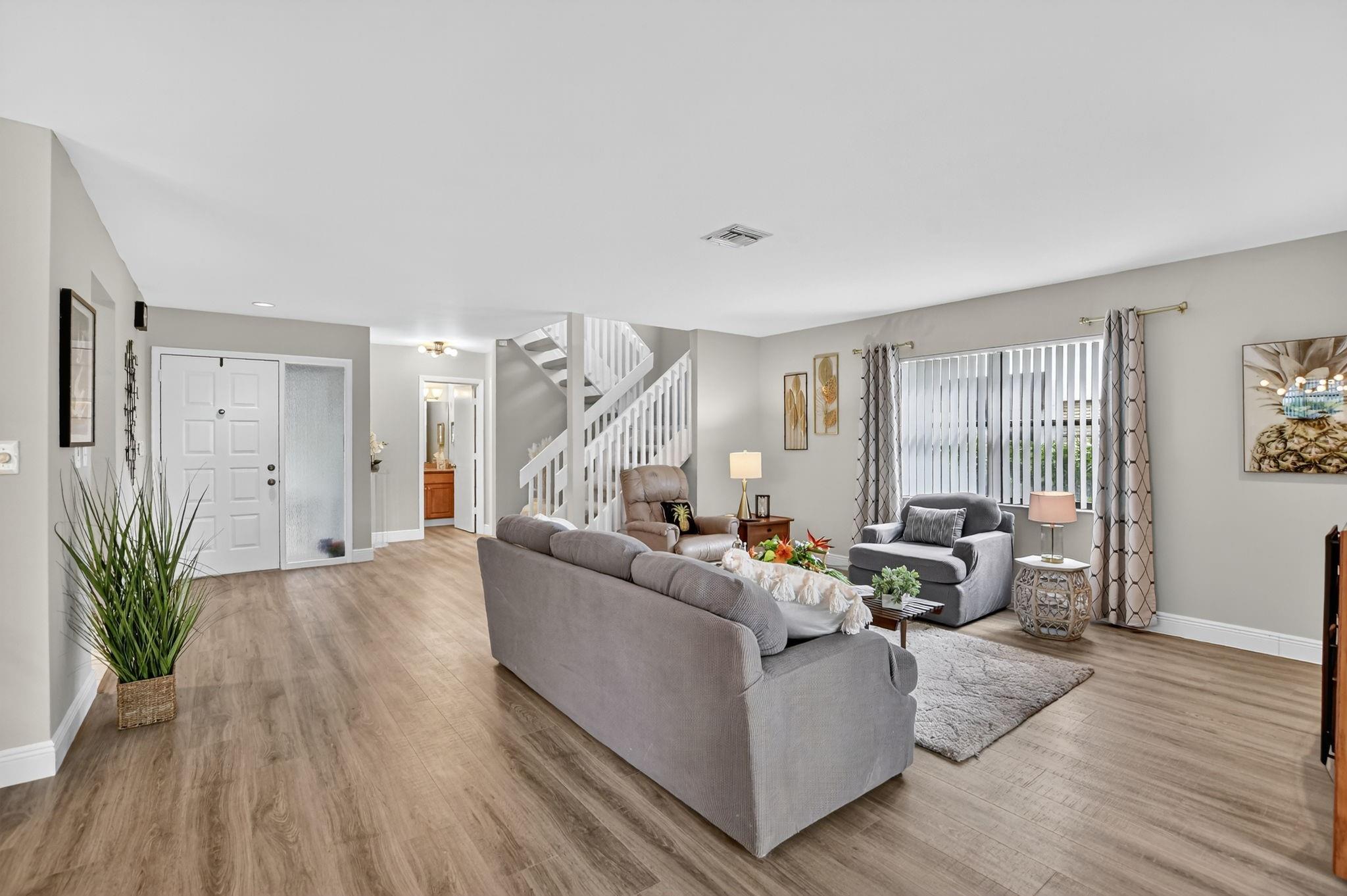 THE TOWNEHOMES - Residential