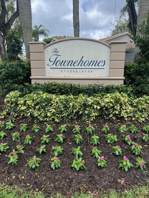 THE TOWNEHOMES - Residential