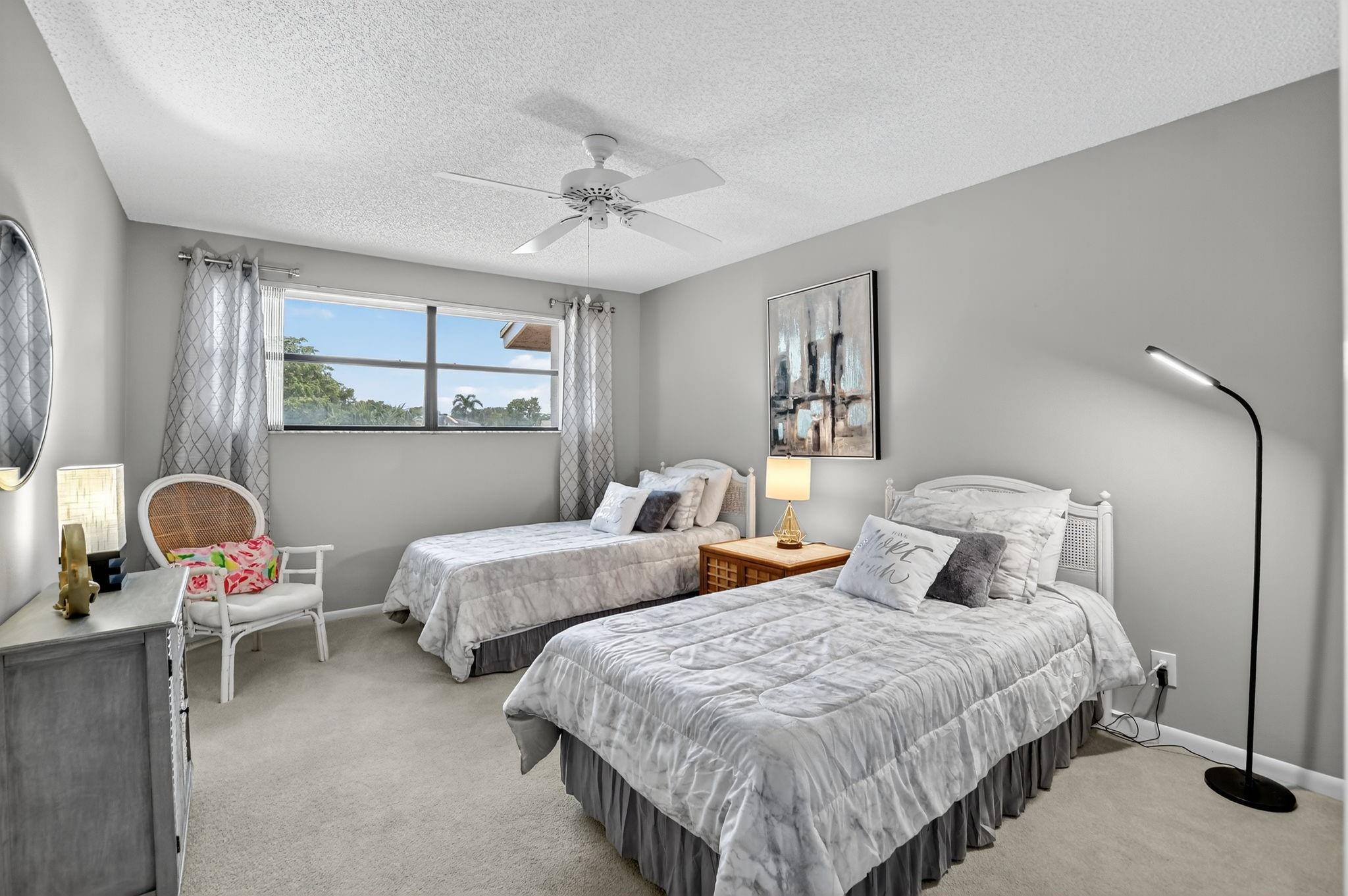 THE TOWNEHOMES - Residential