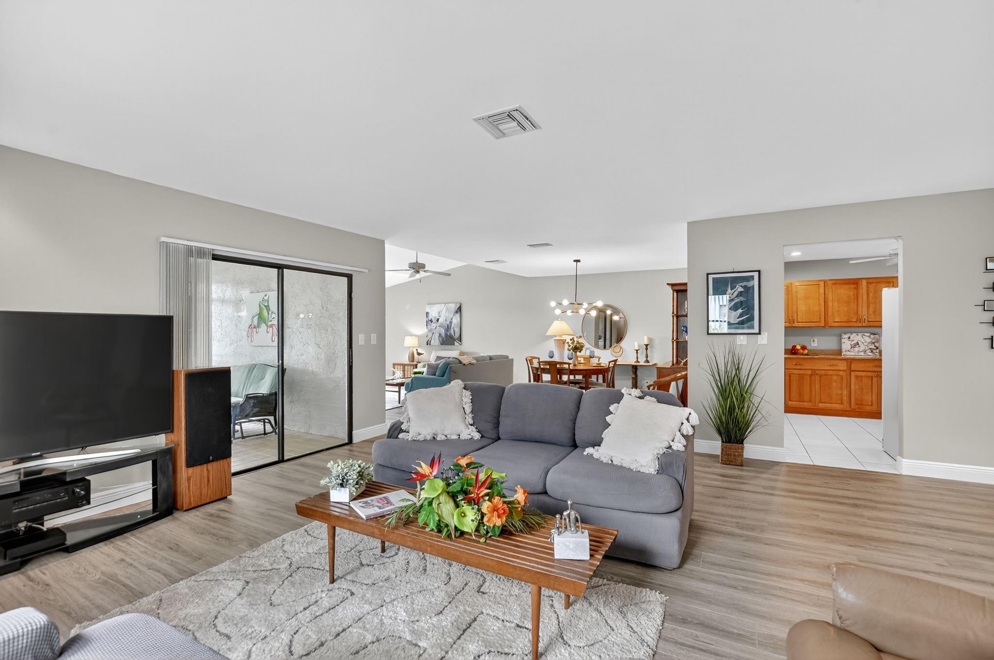 THE TOWNEHOMES - Residential