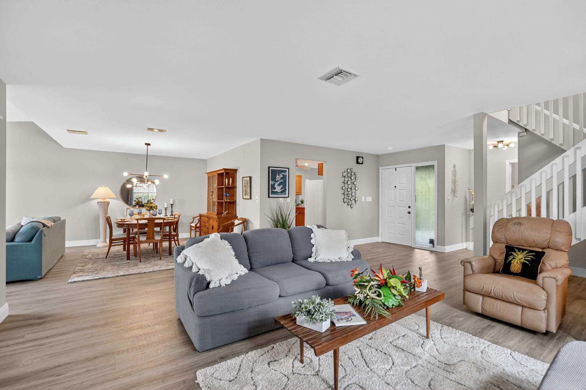 THE TOWNEHOMES - Residential