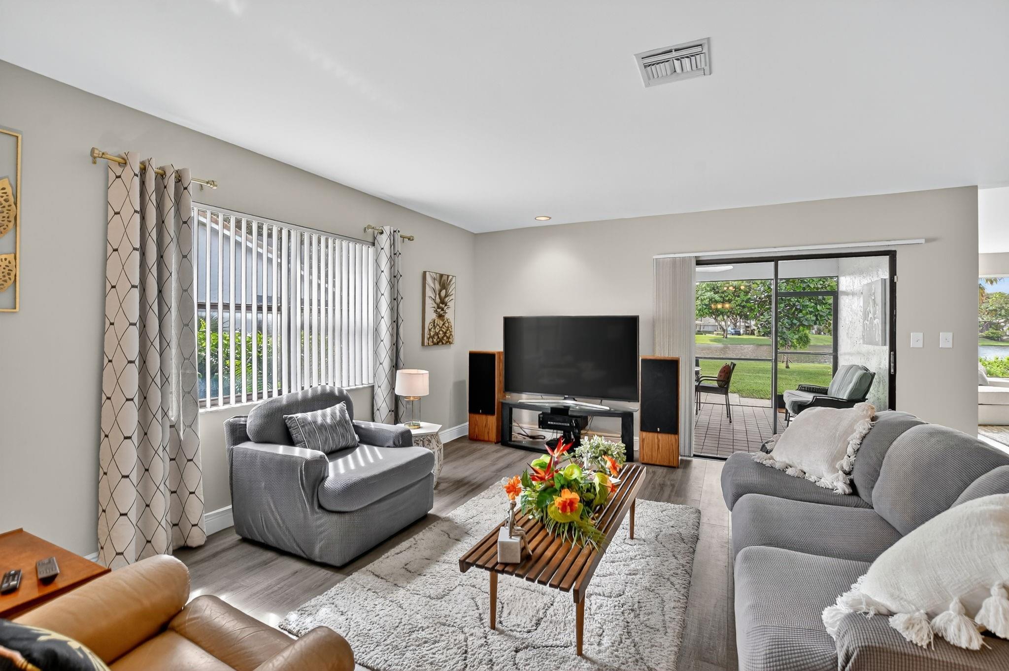 THE TOWNEHOMES - Residential