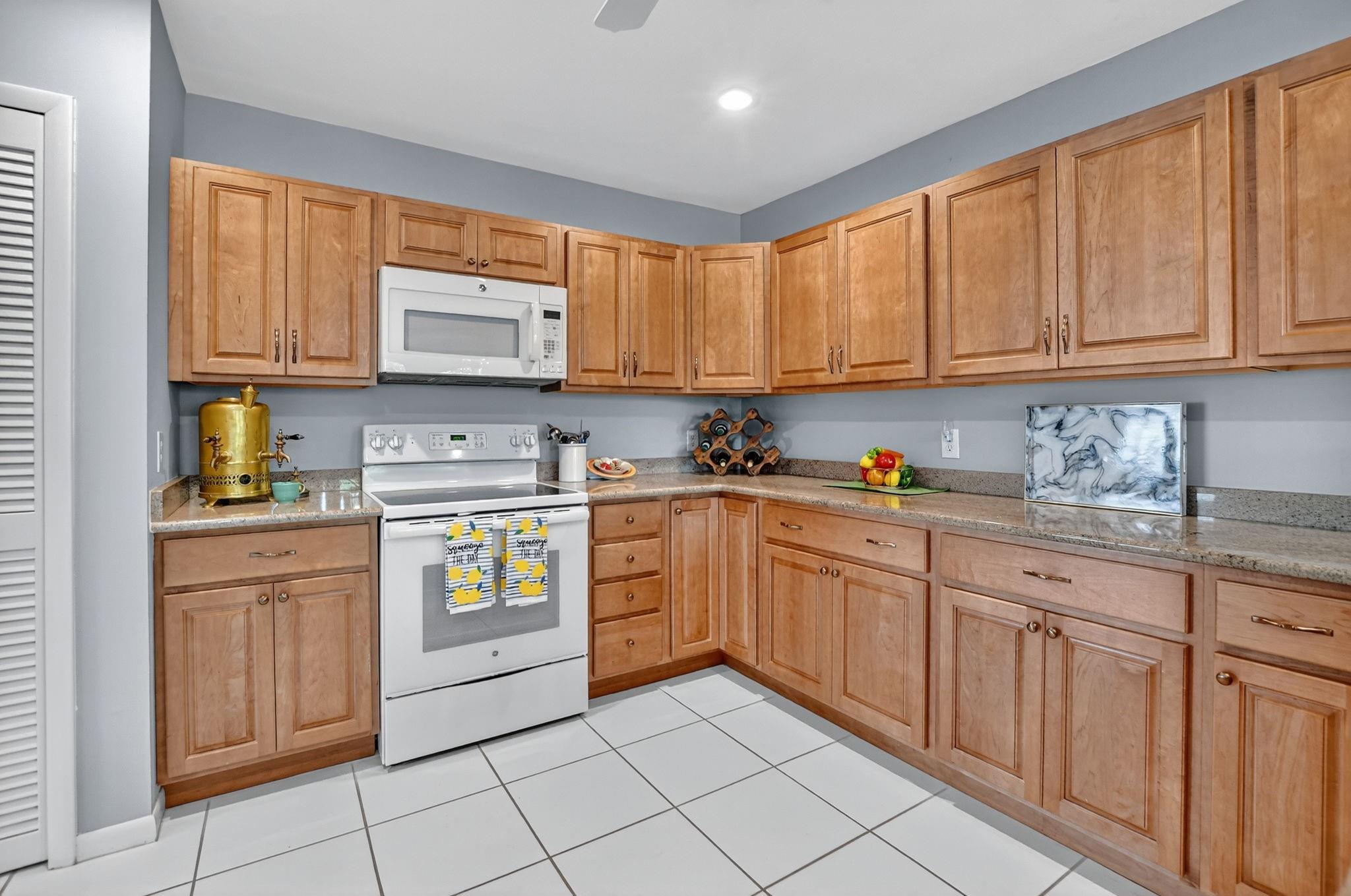 THE TOWNEHOMES - Residential