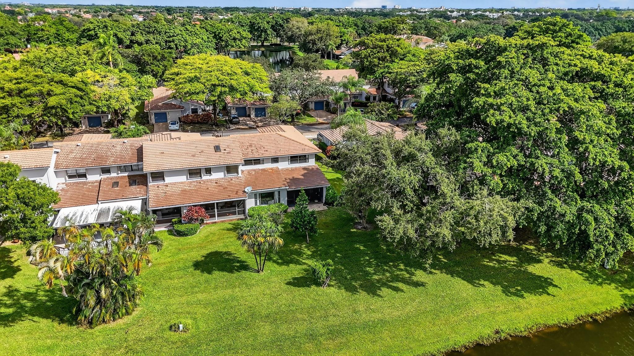 THE TOWNEHOMES - Residential