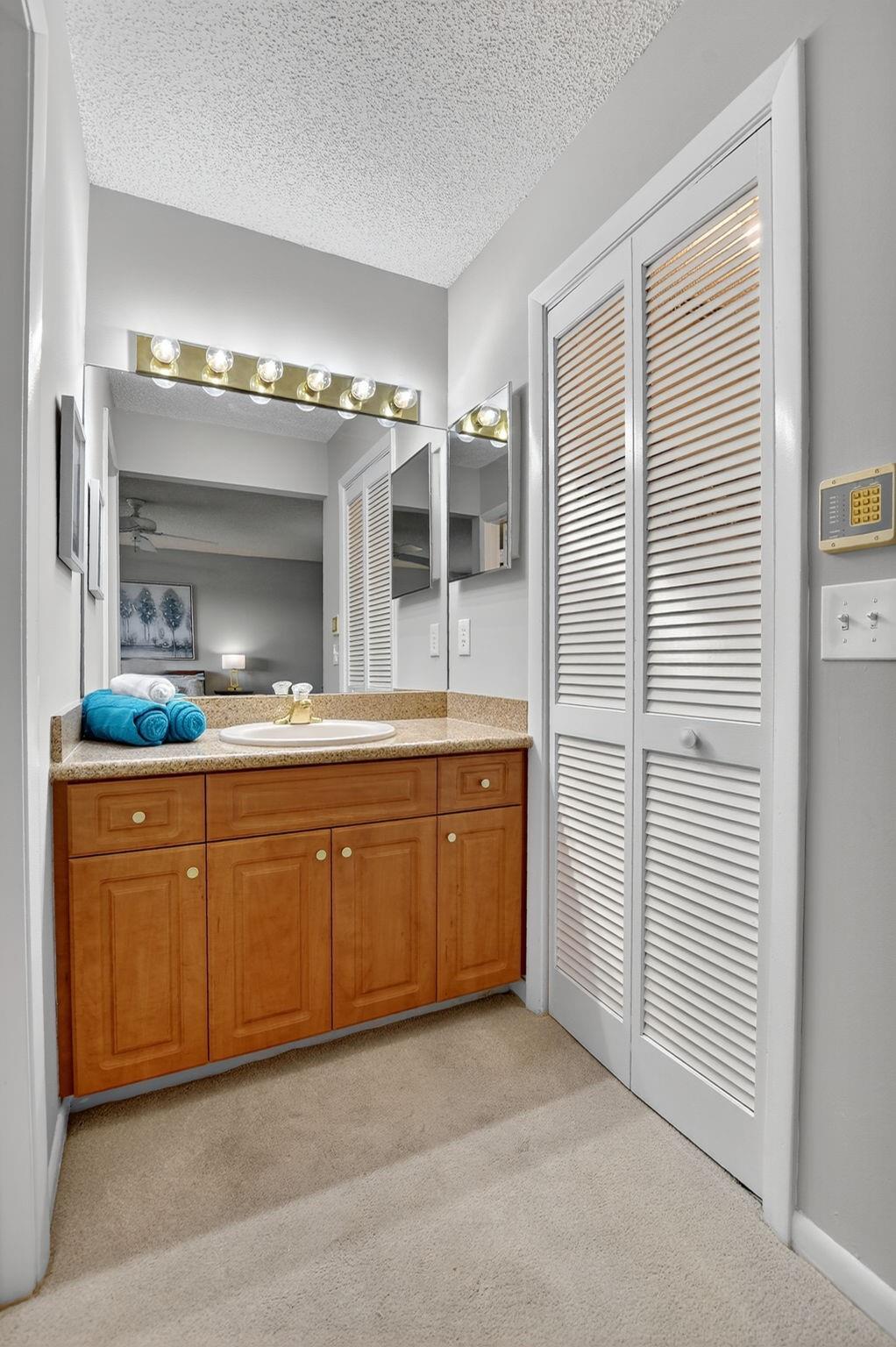 THE TOWNEHOMES - Residential