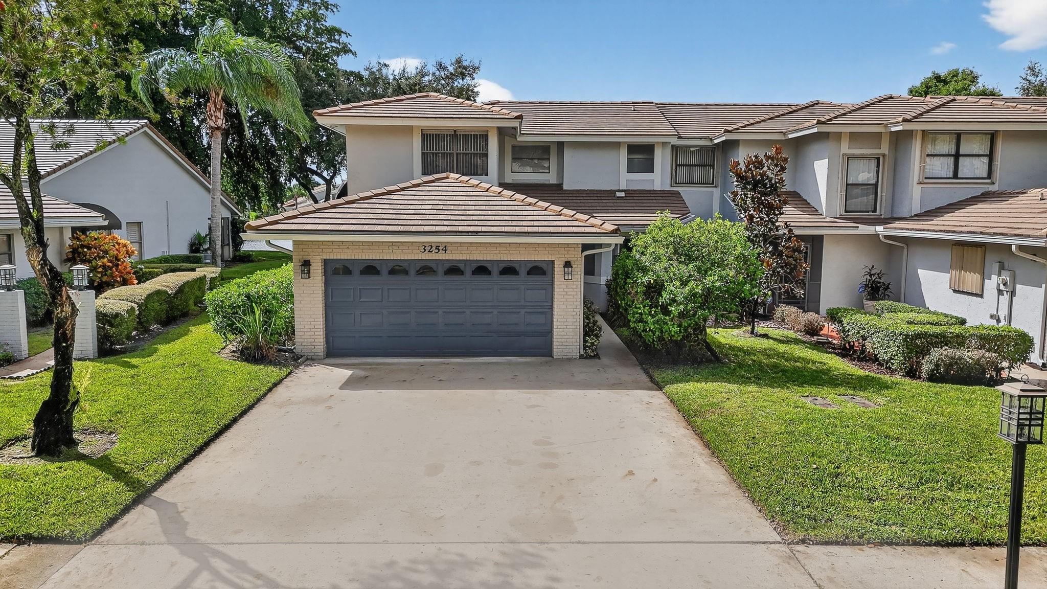 THE TOWNEHOMES - Residential