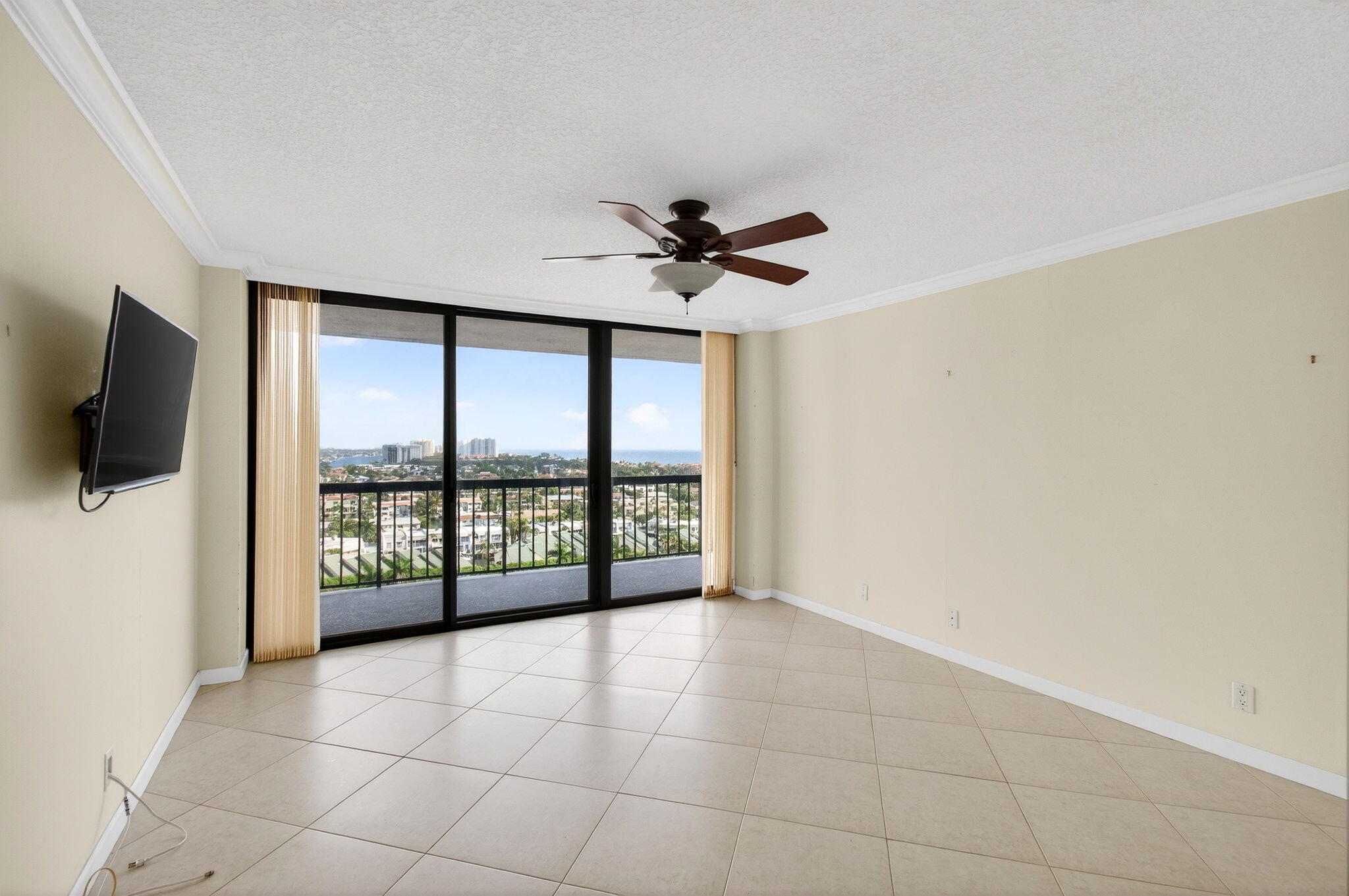 BRAEMAR ISLE CONDO - Residential