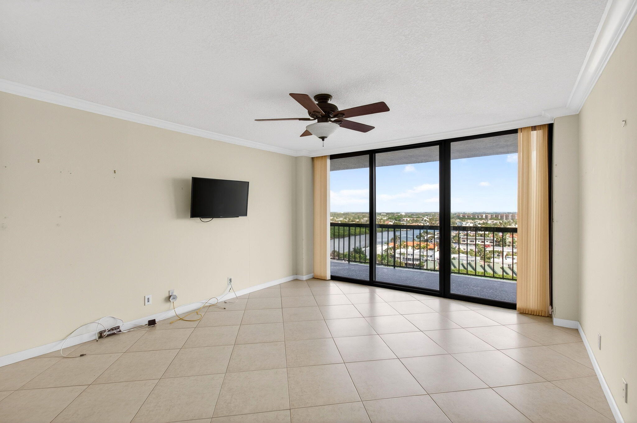 BRAEMAR ISLE CONDO - Residential