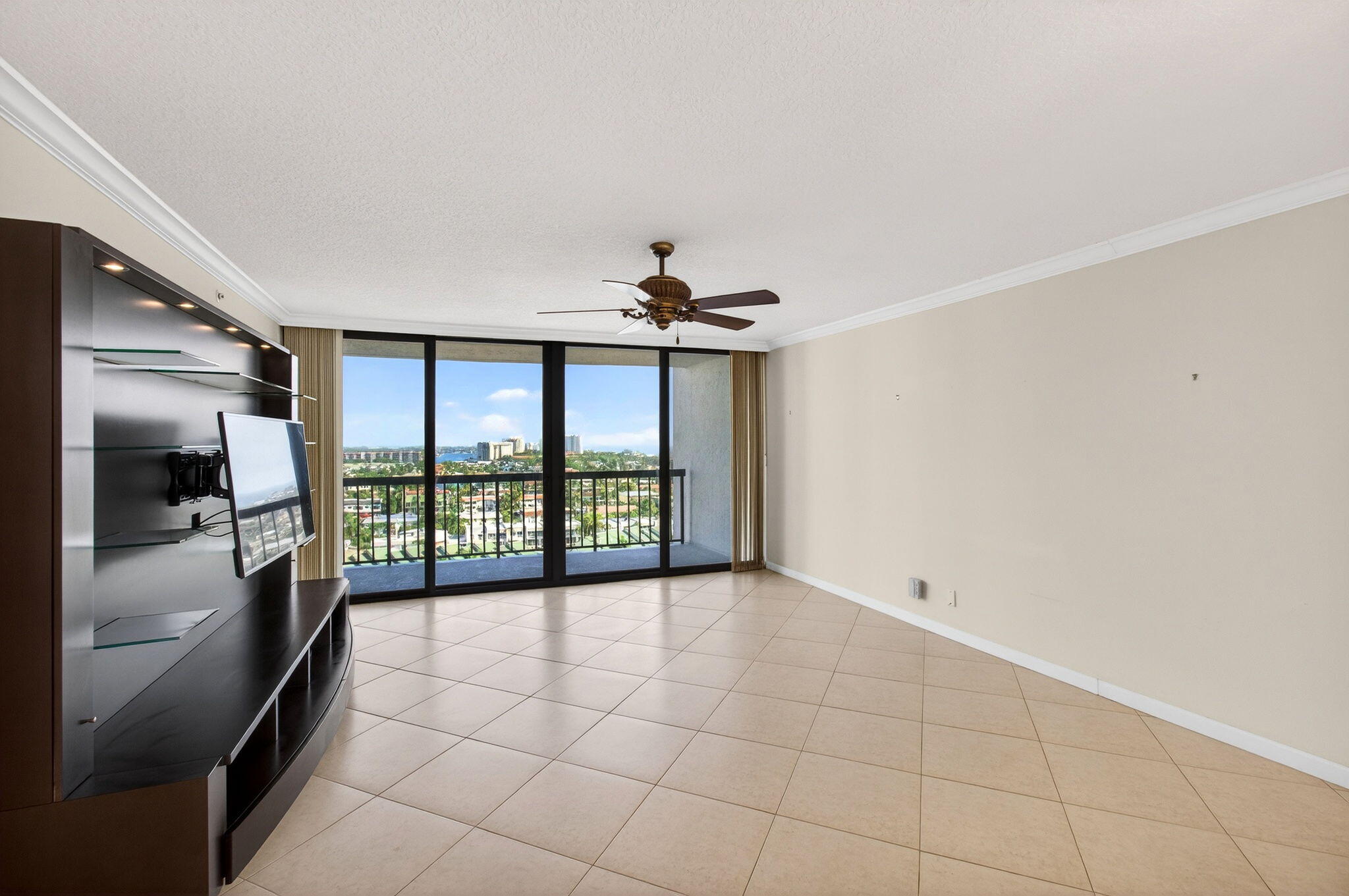 BRAEMAR ISLE CONDO - Residential