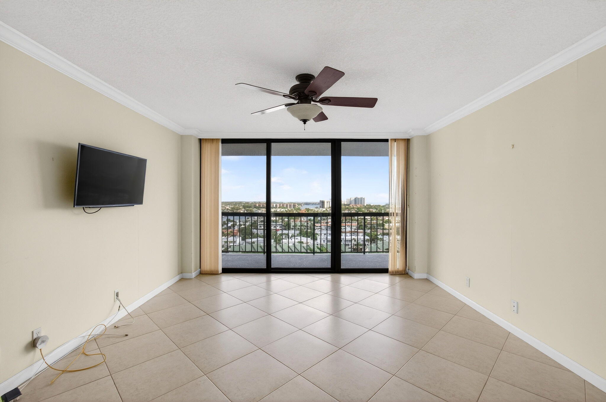 BRAEMAR ISLE CONDO - Residential