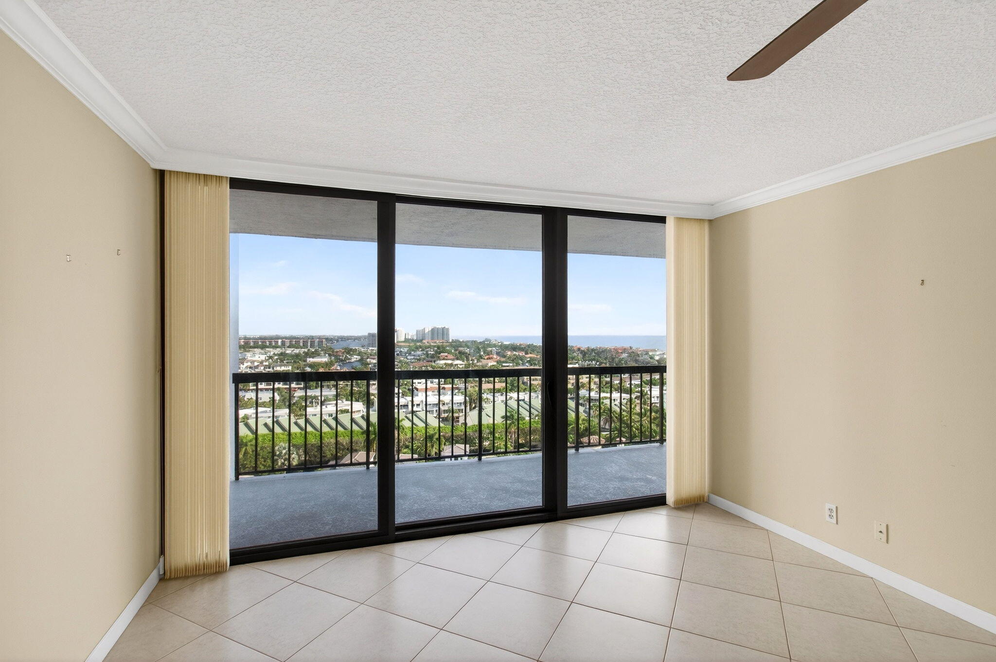 BRAEMAR ISLE CONDO - Residential