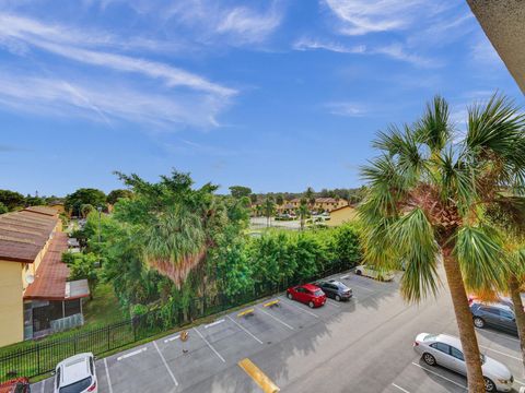 A home in Lauderdale Lakes