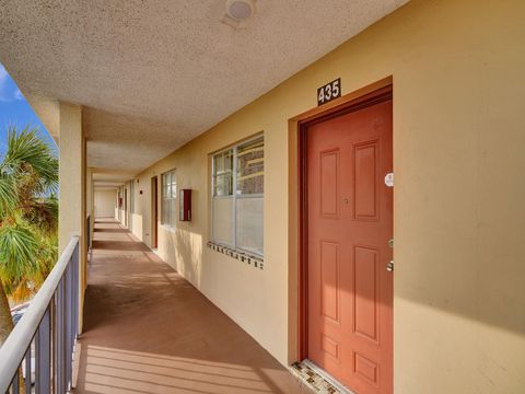 A home in Lauderdale Lakes